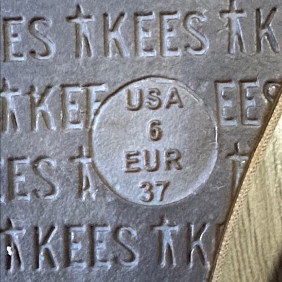 TKEES Gold Glitter Sandals - Picture 3 of 8